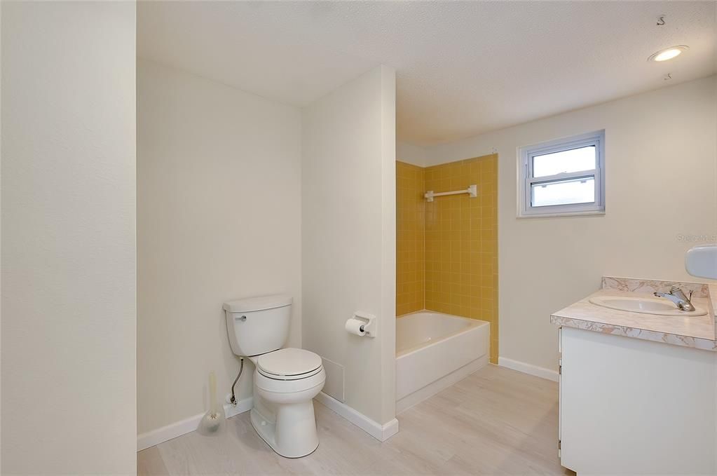 待售: $234,900 (2 贝兹, 2 浴室, 1083 平方英尺)