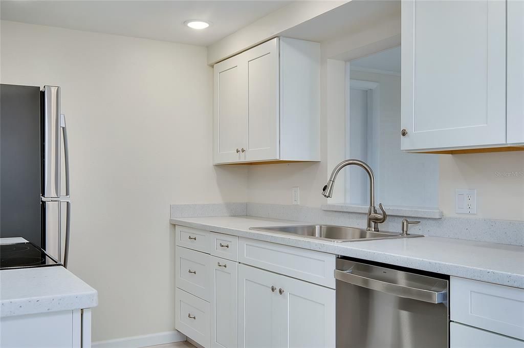 待售: $234,900 (2 贝兹, 2 浴室, 1083 平方英尺)