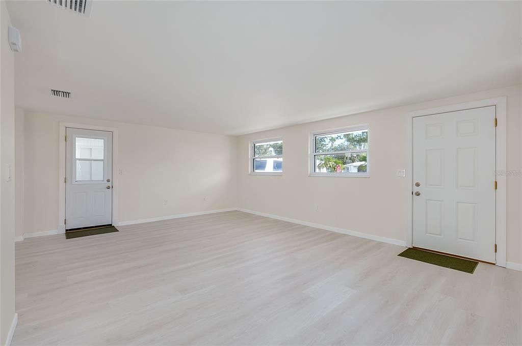 待售: $234,900 (2 贝兹, 2 浴室, 1083 平方英尺)