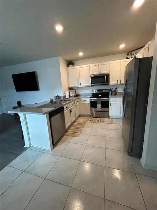 For Rent: $2,400 (3 beds, 2 baths, 1516 Square Feet)