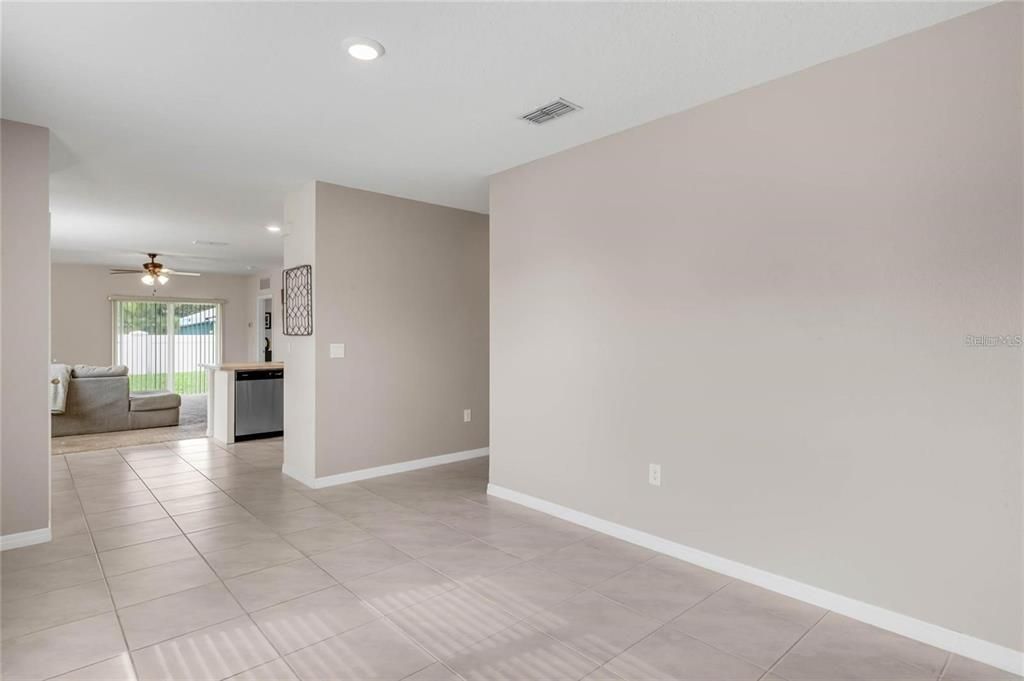 For Rent: $2,400 (3 beds, 2 baths, 1516 Square Feet)