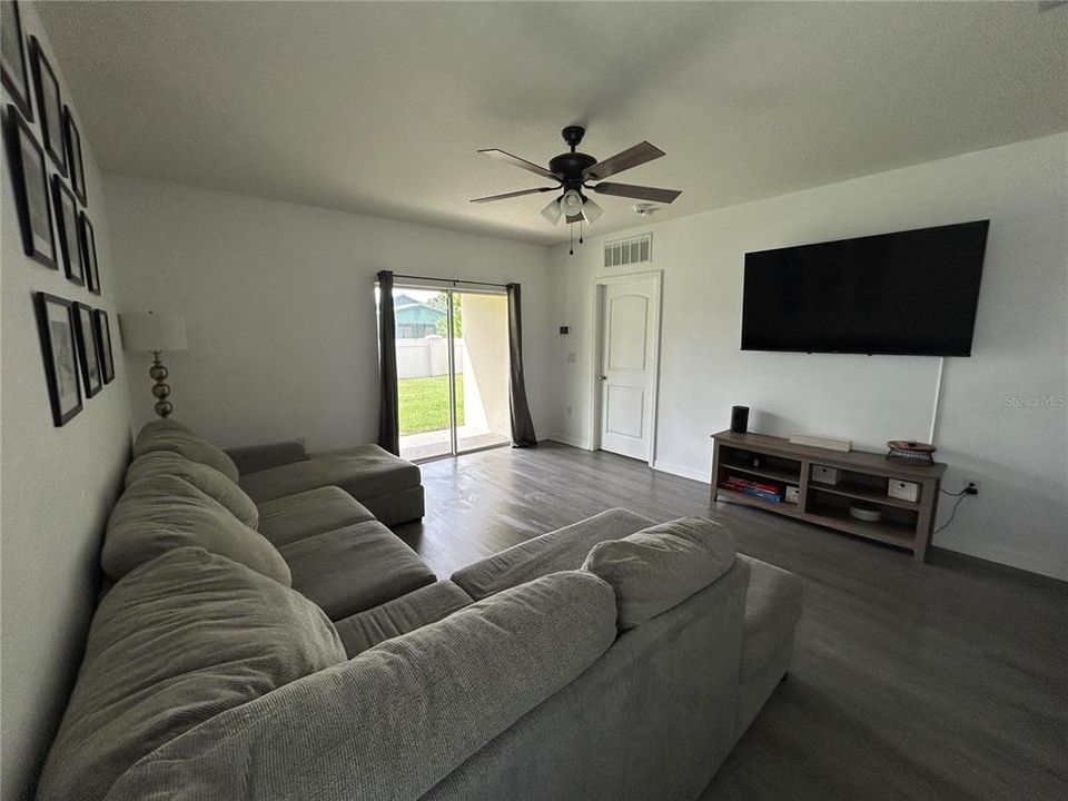 For Rent: $2,400 (3 beds, 2 baths, 1516 Square Feet)