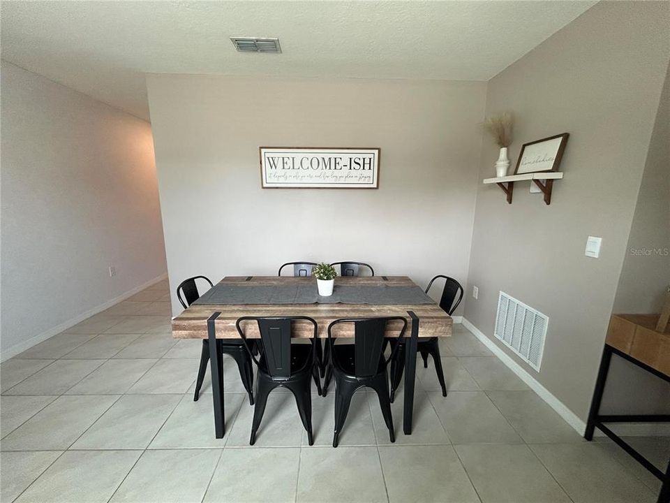 For Rent: $2,400 (3 beds, 2 baths, 1516 Square Feet)