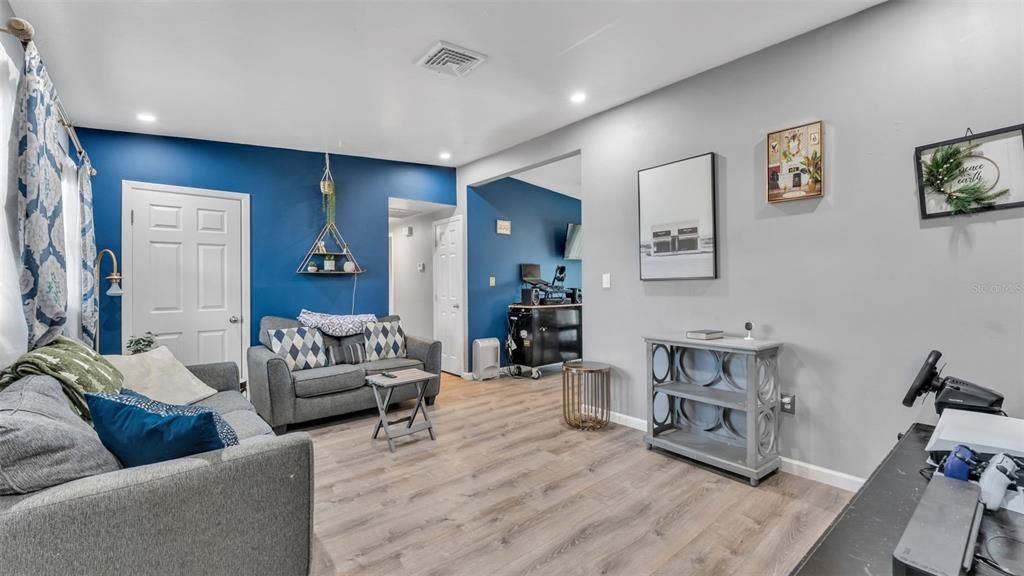 For Sale: $210,000 (3 beds, 1 baths, 1289 Square Feet)