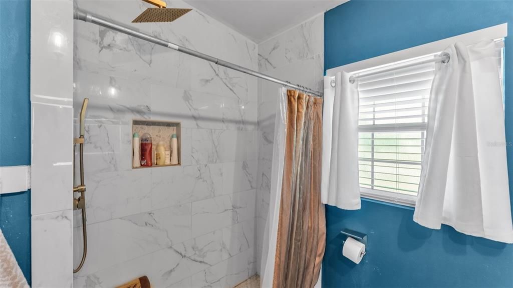 For Sale: $210,000 (3 beds, 1 baths, 1289 Square Feet)