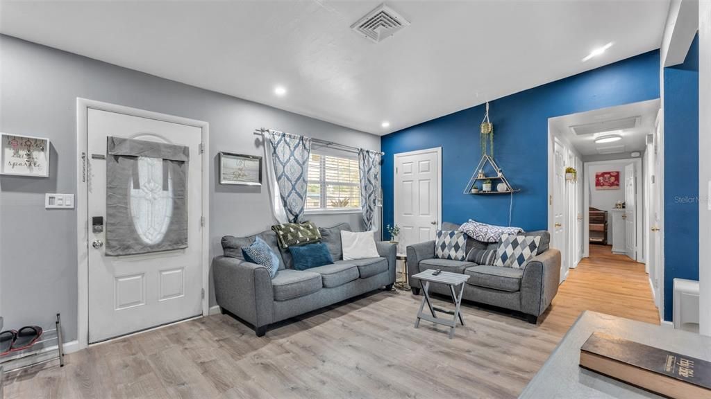 For Sale: $210,000 (3 beds, 1 baths, 1289 Square Feet)