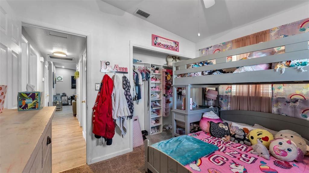 For Sale: $210,000 (3 beds, 1 baths, 1289 Square Feet)