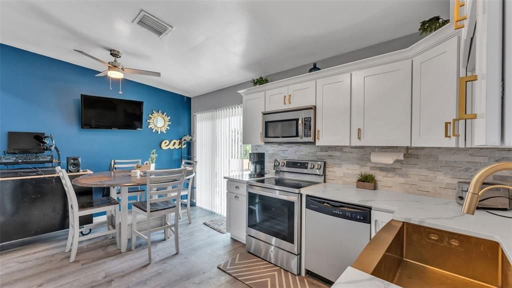 For Sale: $210,000 (3 beds, 1 baths, 1289 Square Feet)