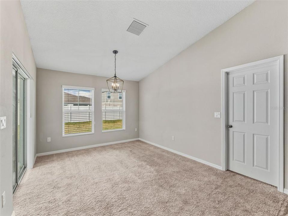 En Renta: $2,325 (4 camas, 2 baños, 1848 Pies cuadrados)