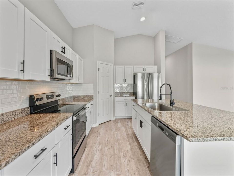 En Renta: $2,325 (4 camas, 2 baños, 1848 Pies cuadrados)