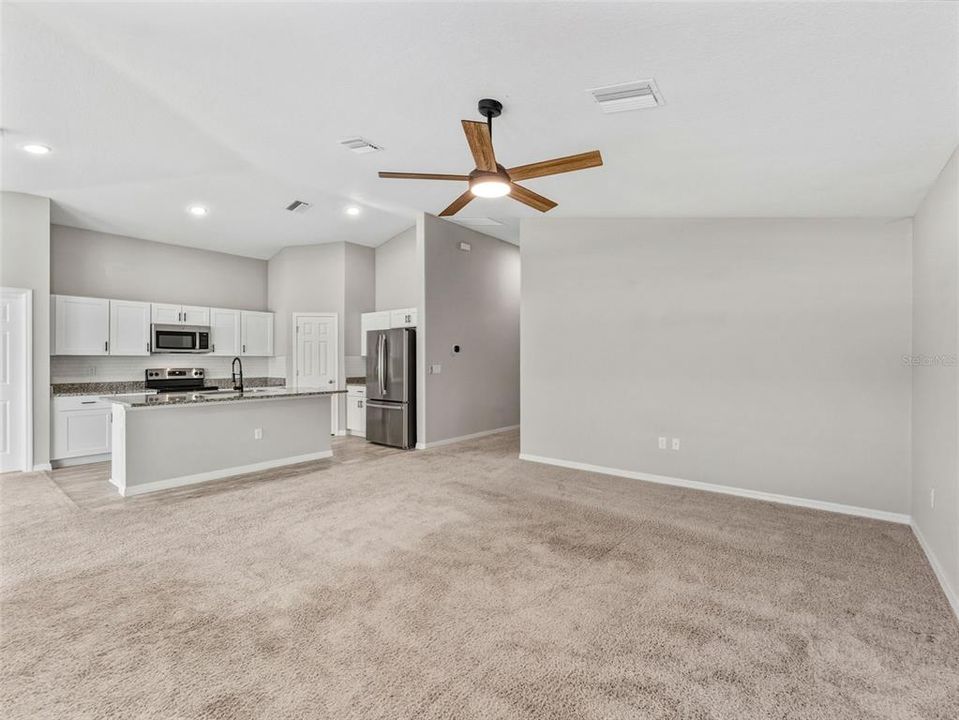 En Renta: $2,325 (4 camas, 2 baños, 1848 Pies cuadrados)