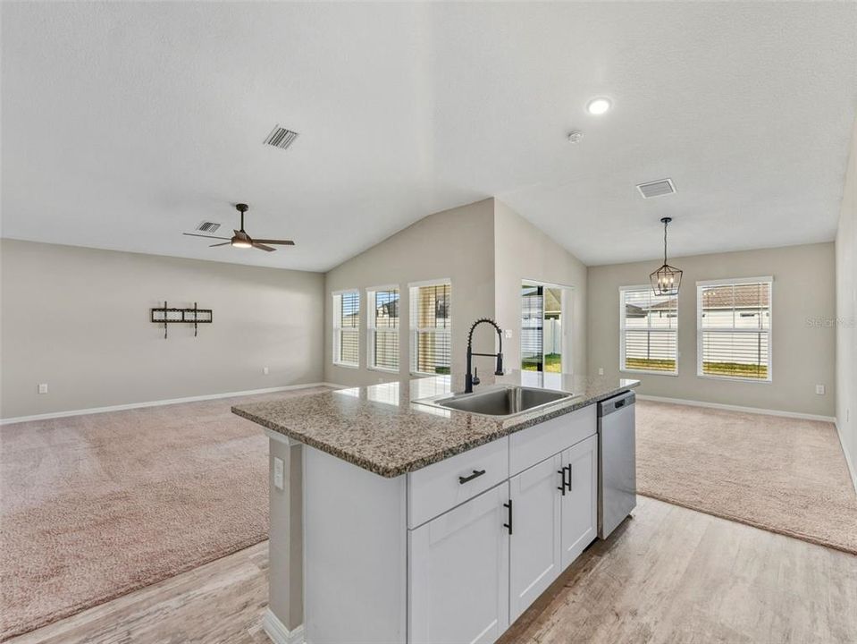 En Renta: $2,325 (4 camas, 2 baños, 1848 Pies cuadrados)