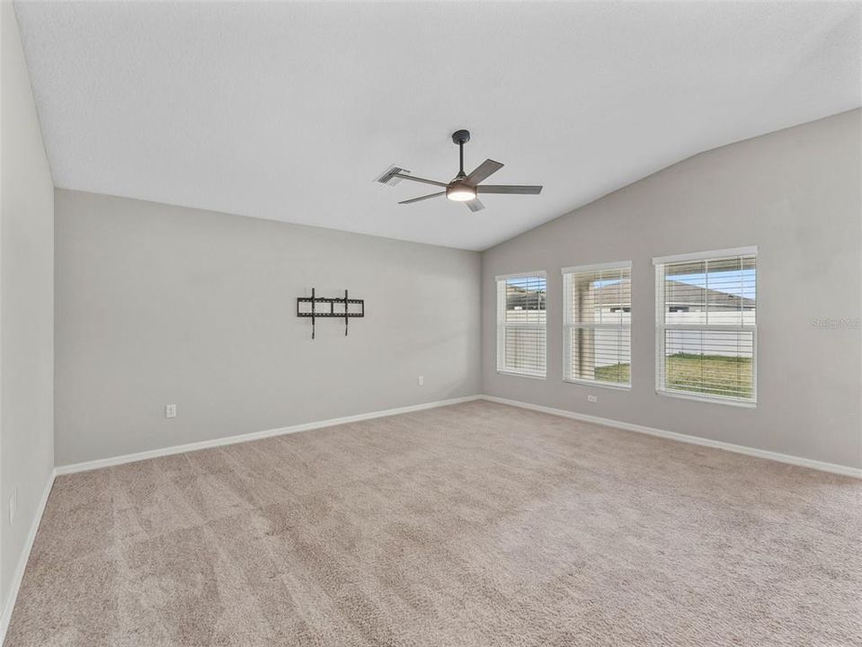 En Renta: $2,325 (4 camas, 2 baños, 1848 Pies cuadrados)