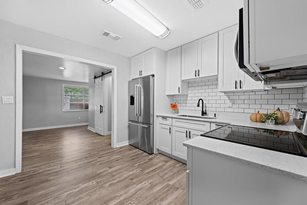 На продажу: $336,990 (3 спален, 2 ванн, 1335 Квадратных фут)