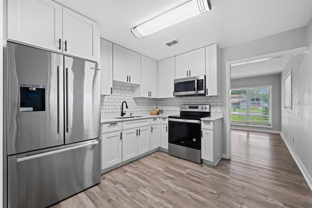 На продажу: $336,990 (3 спален, 2 ванн, 1335 Квадратных фут)