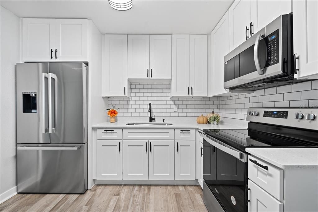 На продажу: $336,990 (3 спален, 2 ванн, 1335 Квадратных фут)