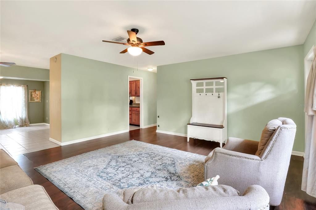 En Venta: $335,000 (4 camas, 1 baños, 1665 Pies cuadrados)