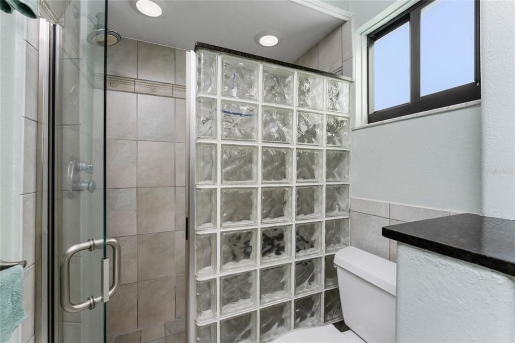 For Sale: $669,000 (2 beds, 2 baths, 1185 Square Feet)