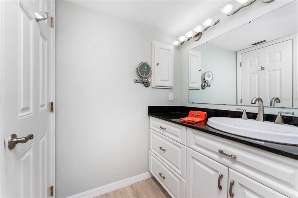 For Sale: $669,000 (2 beds, 2 baths, 1185 Square Feet)