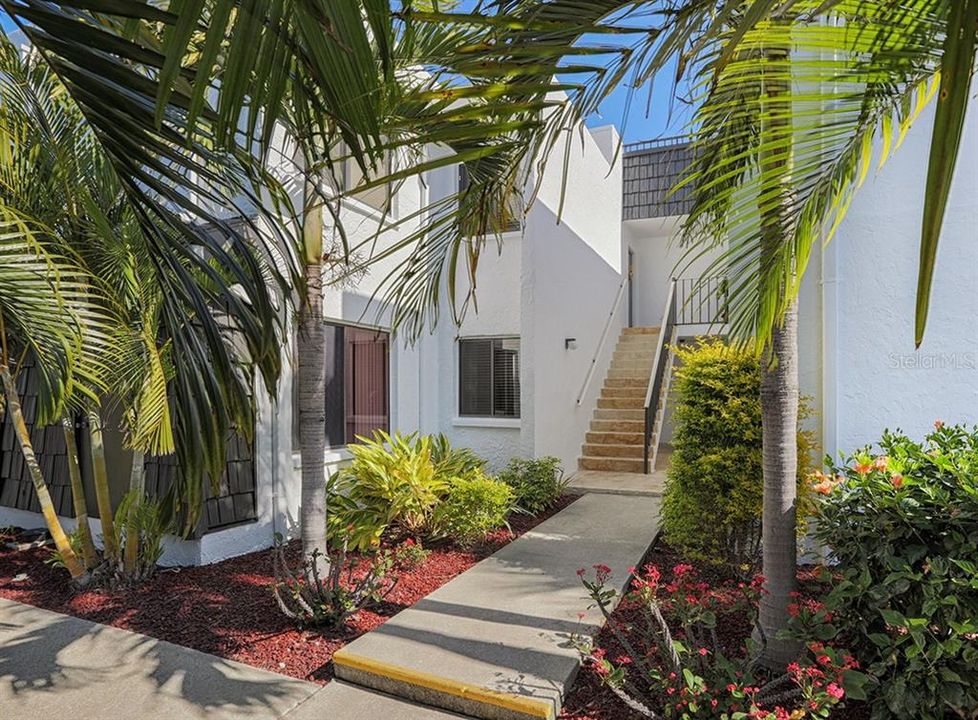 For Sale: $669,000 (2 beds, 2 baths, 1185 Square Feet)