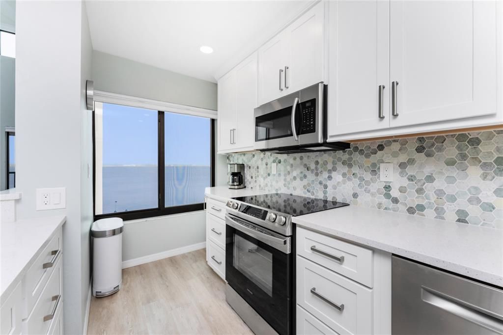 For Sale: $669,000 (2 beds, 2 baths, 1185 Square Feet)