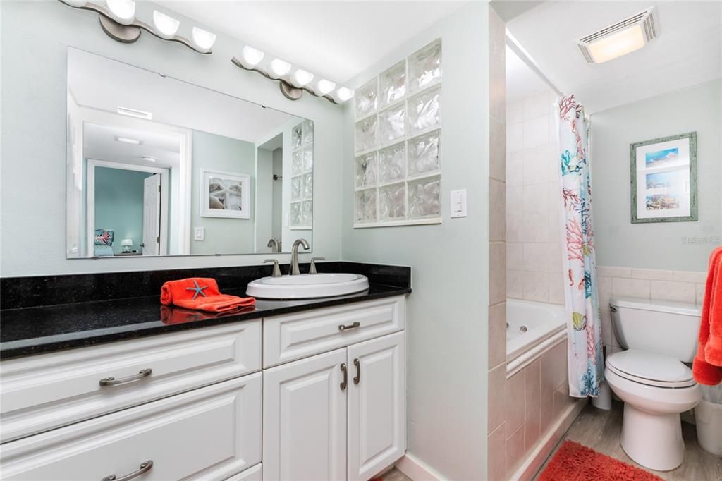 For Sale: $669,000 (2 beds, 2 baths, 1185 Square Feet)