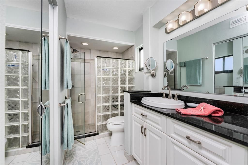 For Sale: $669,000 (2 beds, 2 baths, 1185 Square Feet)