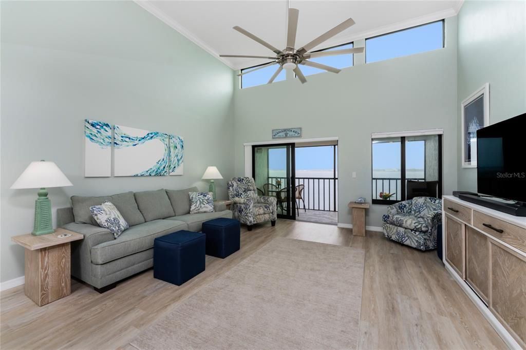 For Sale: $669,000 (2 beds, 2 baths, 1185 Square Feet)