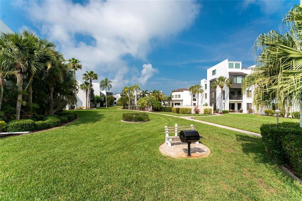 For Sale: $669,000 (2 beds, 2 baths, 1185 Square Feet)