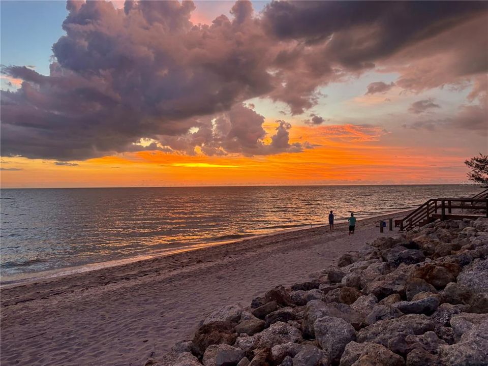 For Sale: $669,000 (2 beds, 2 baths, 1185 Square Feet)