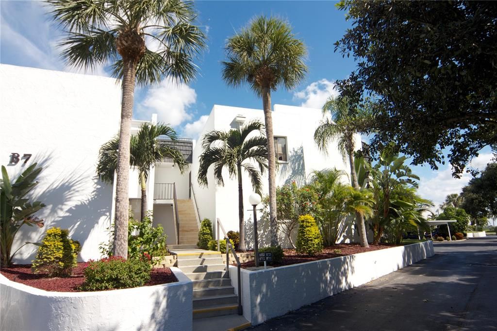 For Sale: $669,000 (2 beds, 2 baths, 1185 Square Feet)