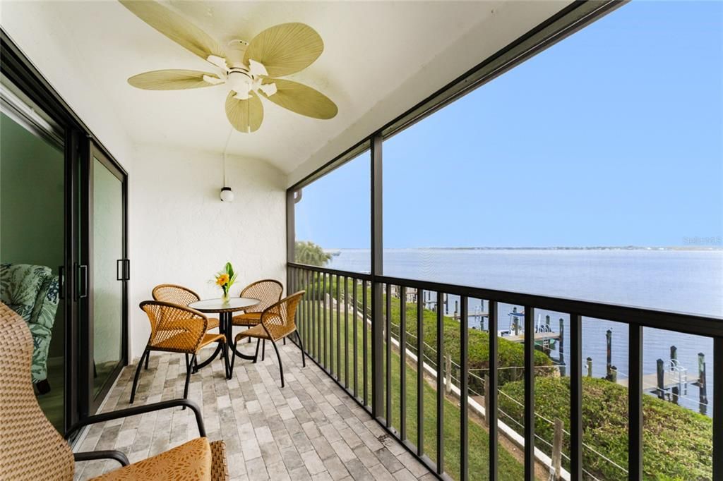 For Sale: $669,000 (2 beds, 2 baths, 1185 Square Feet)