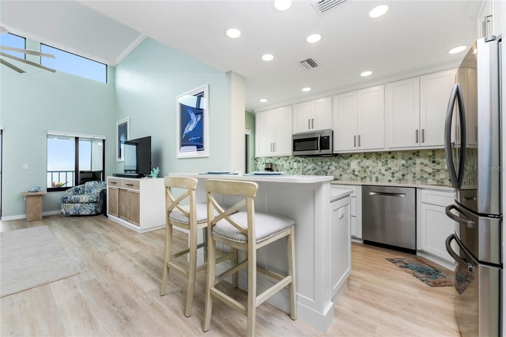 For Sale: $669,000 (2 beds, 2 baths, 1185 Square Feet)