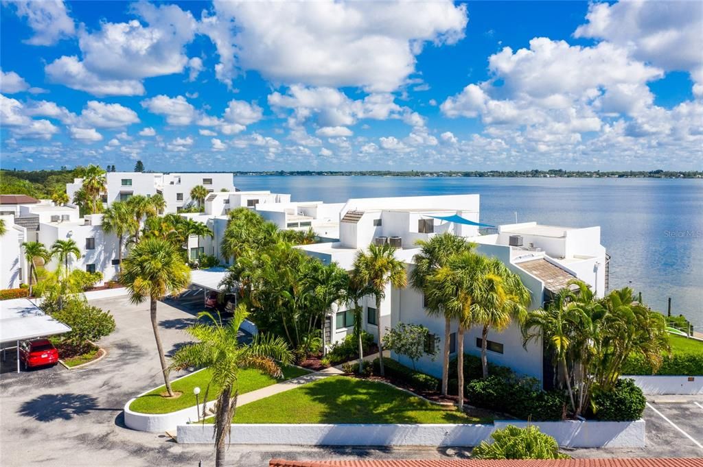 For Sale: $669,000 (2 beds, 2 baths, 1185 Square Feet)