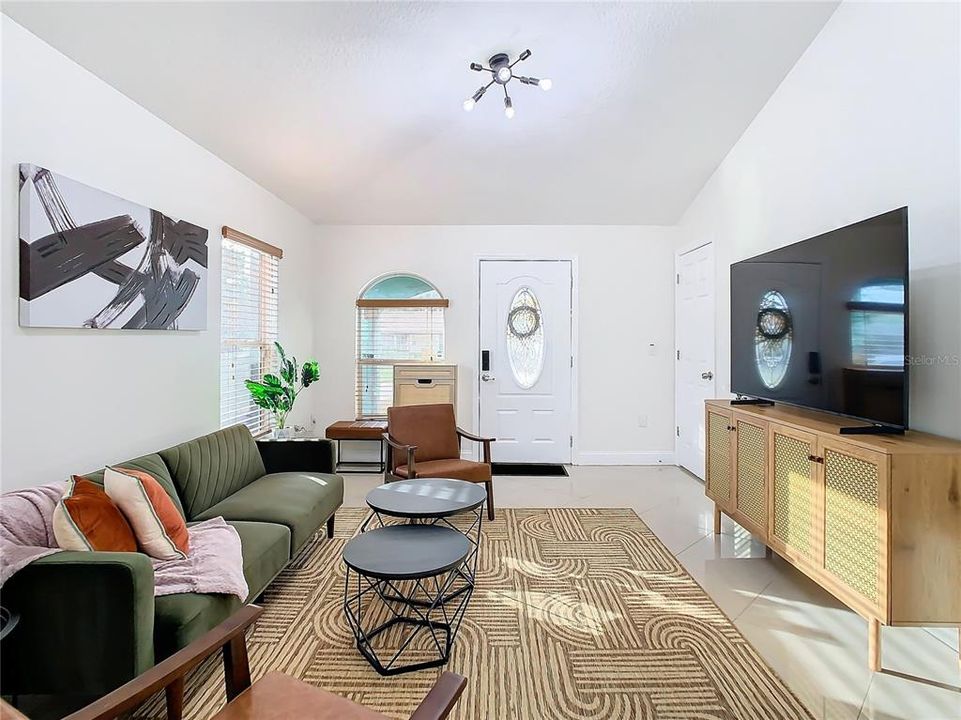 出租: $3,750 (3 贝兹, 3 浴室, 1340 平方英尺)