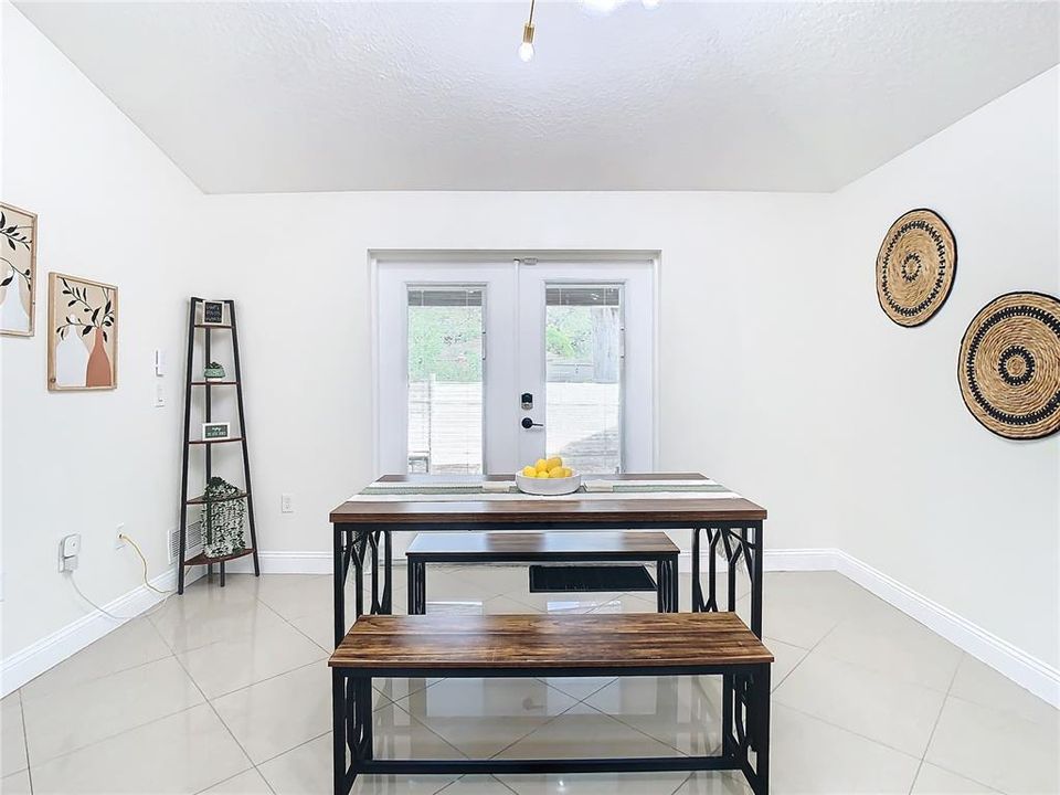 出租: $3,750 (3 贝兹, 3 浴室, 1340 平方英尺)