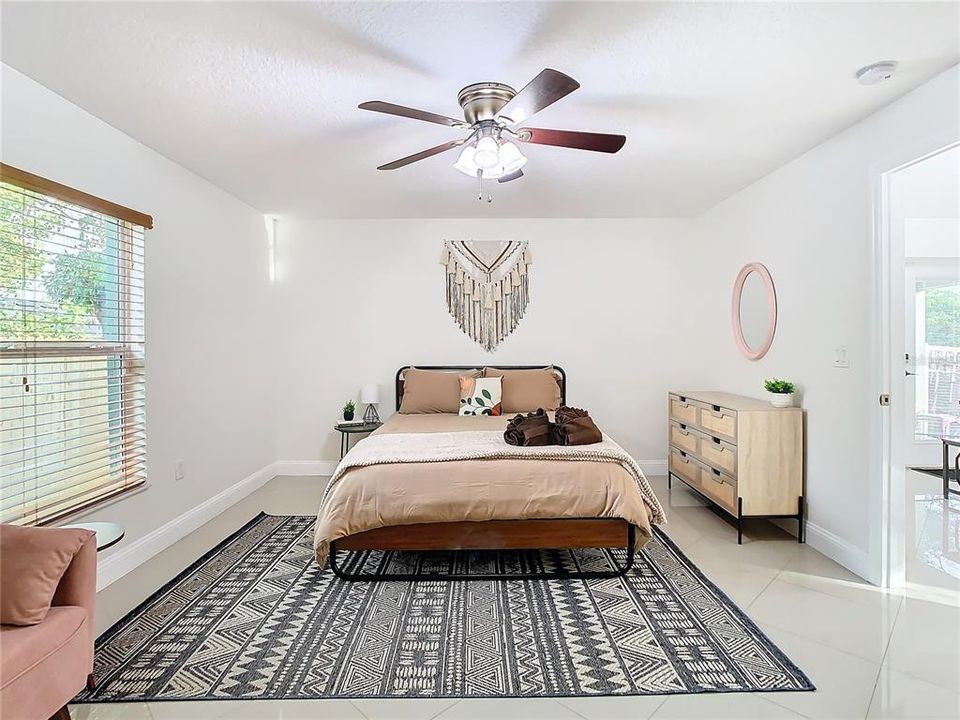 出租: $3,750 (3 贝兹, 3 浴室, 1340 平方英尺)