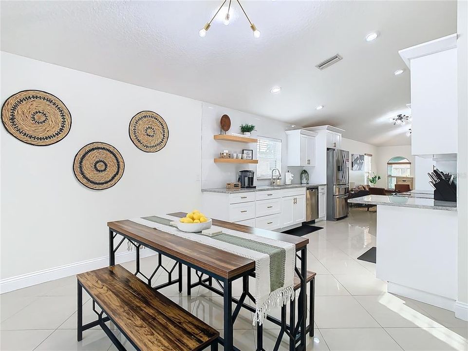 出租: $3,750 (3 贝兹, 3 浴室, 1340 平方英尺)