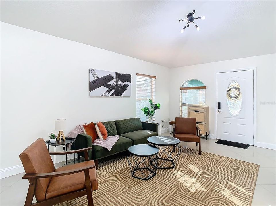 出租: $3,750 (3 贝兹, 3 浴室, 1340 平方英尺)