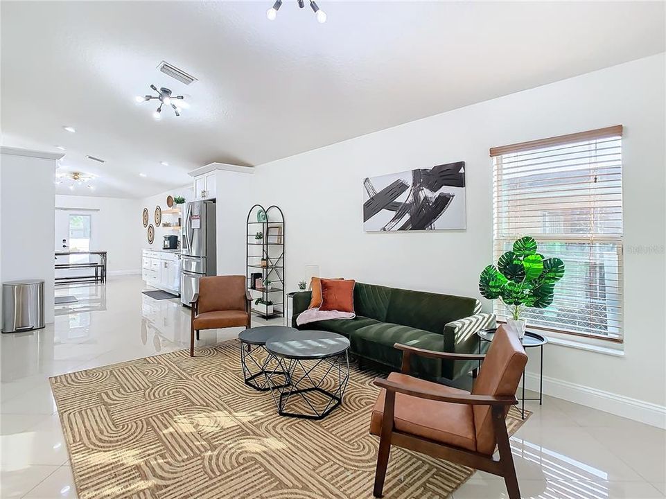 出租: $3,750 (3 贝兹, 3 浴室, 1340 平方英尺)