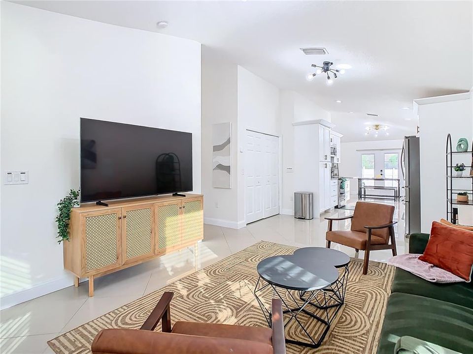 出租: $3,750 (3 贝兹, 3 浴室, 1340 平方英尺)