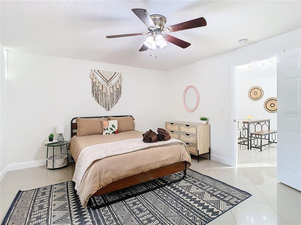 出租: $3,750 (3 贝兹, 3 浴室, 1340 平方英尺)