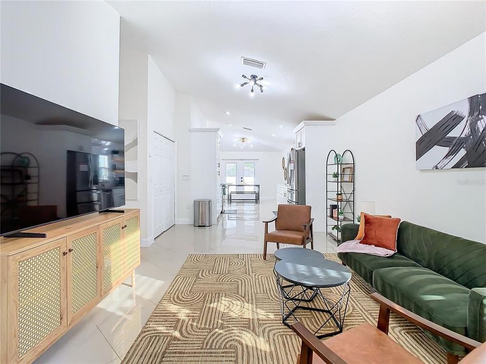 出租: $3,750 (3 贝兹, 3 浴室, 1340 平方英尺)