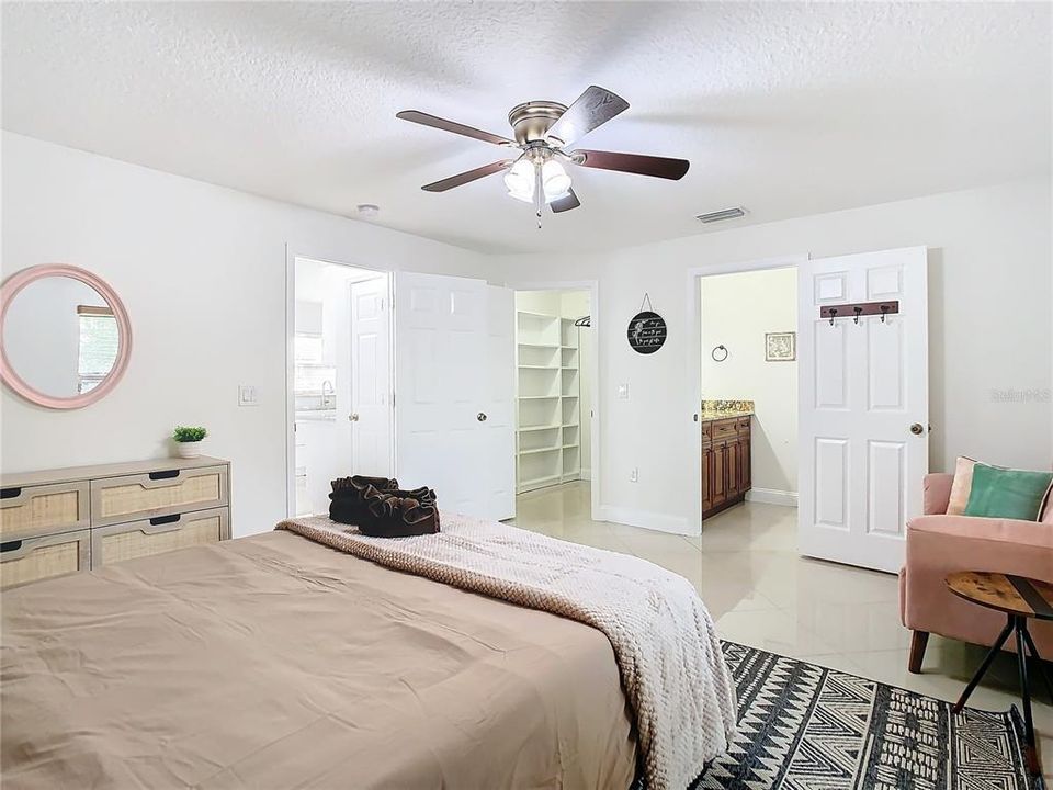 出租: $3,750 (3 贝兹, 3 浴室, 1340 平方英尺)