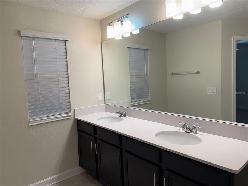 For Rent: $2,950 (4 beds, 3 baths, 2556 Square Feet)