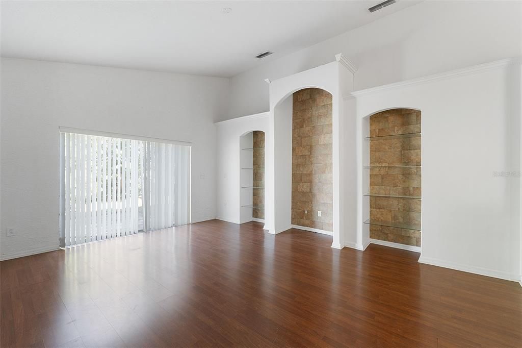 For Rent: $2,700 (4 beds, 2 baths, 2862 Square Feet)