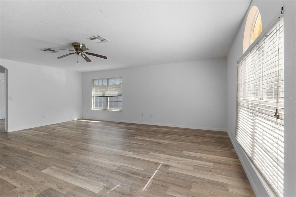 For Rent: $2,700 (4 beds, 2 baths, 2862 Square Feet)