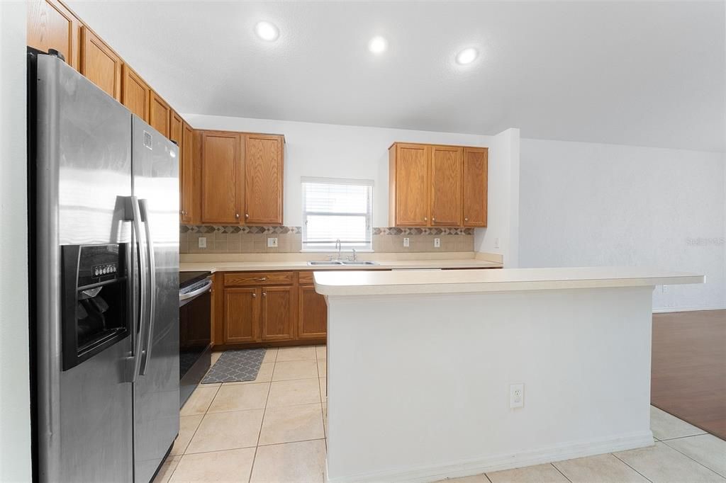 For Rent: $2,700 (4 beds, 2 baths, 2862 Square Feet)