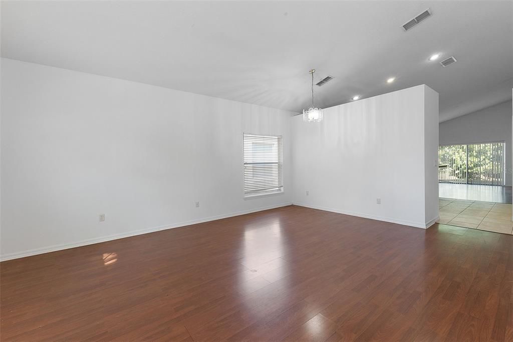 For Rent: $2,700 (4 beds, 2 baths, 2862 Square Feet)