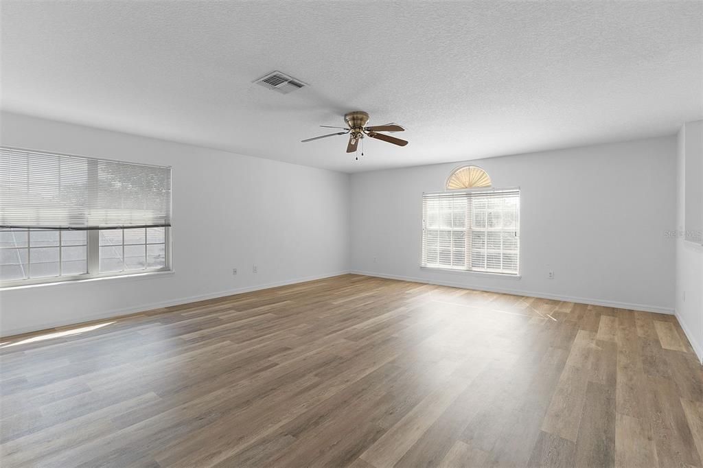 For Rent: $2,700 (4 beds, 2 baths, 2862 Square Feet)